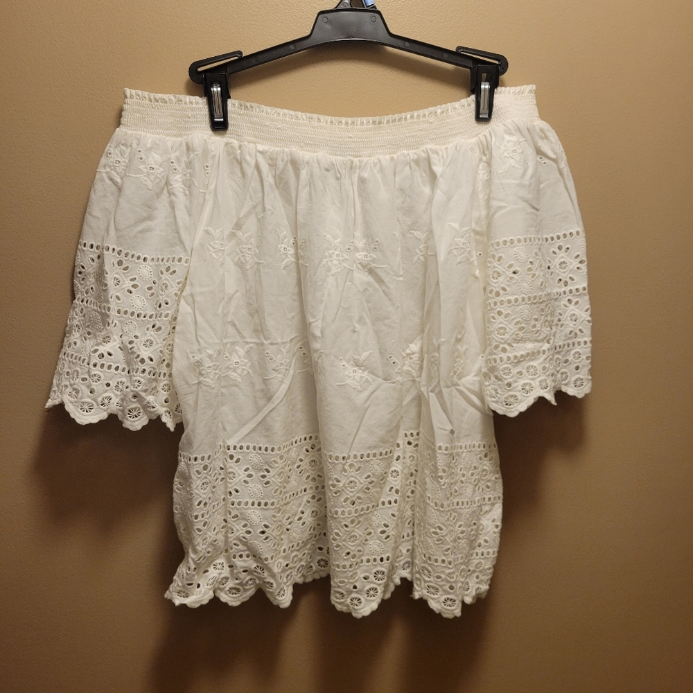 Large Forever 21 off the shoulder Blouse